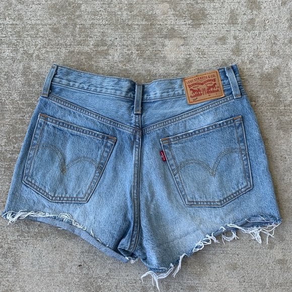 Levi’s 501 Floral Cut Out Jean Shorts - Picture 10 of 12